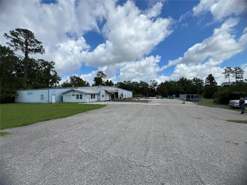 15,000 Sf Industrial Property on 1.72 Acres Near Lake City Gateway Airport