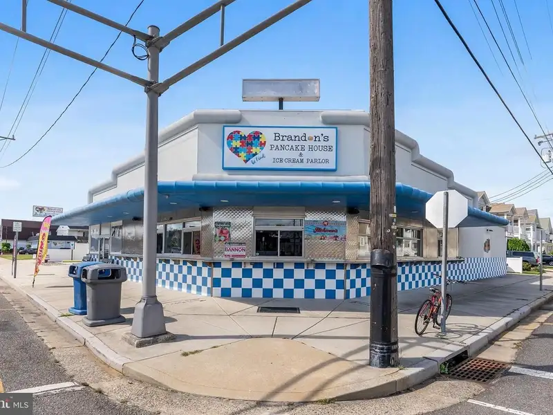 Turnkey Restaurant with Outdoor Dining and Apartment in Wildwood Crest Business District