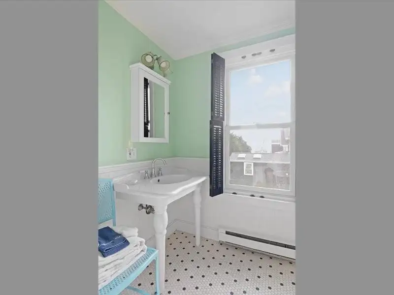 Distinctive Victorian Guest House in Jamestown with 7 Ensuite Bedrooms and Water Views