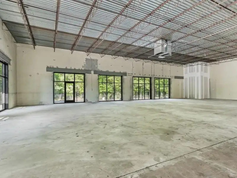 Industrial/flex Building in Prime Atlanta Location with Recent Upgrades and Parking Options