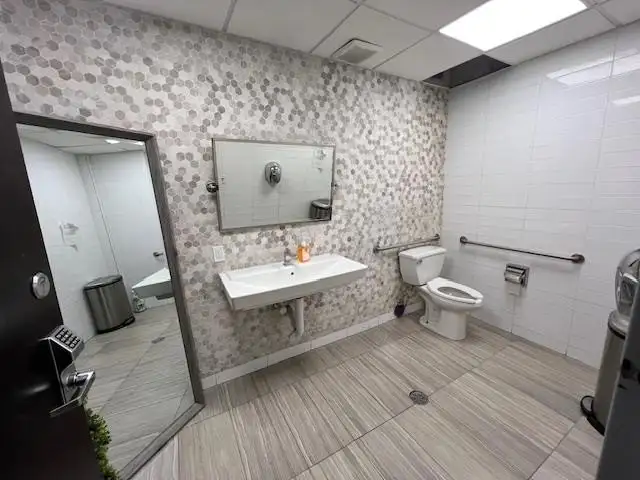 Spacious 1,800 Sq Ft Commercial Studio in Floral Park Village with Utilities Included