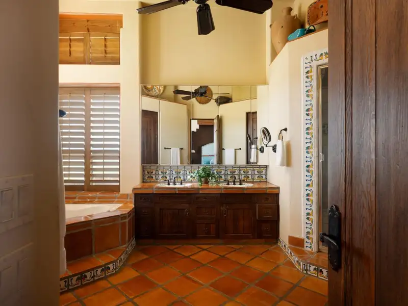 Luxury Estate with Stunning Views, Pool, Wine Cellar, and Extensive Amenities in Friant