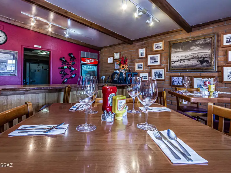 Commercial Building in Sonoita with Equipped Kitchen and Solar Panels