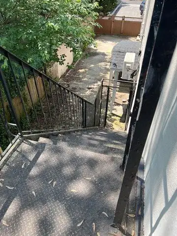 Spacious 1,800 Sq Ft Commercial Studio in Floral Park Village with Utilities Included
