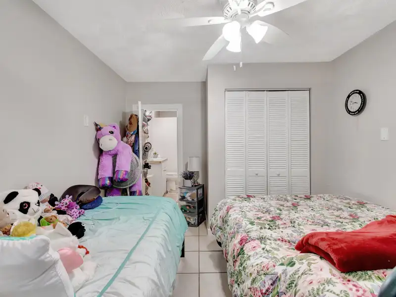 Well-maintained 6-unit Multifamily Property in South Florida with Value-add Potential