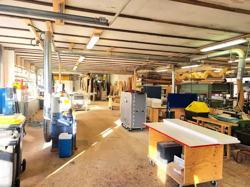 Versatile Commercial Property with Office Space in Established Town, 2,220 M² Lot