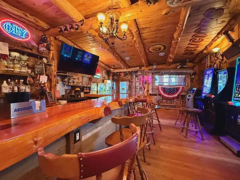 Turnkey Lodge-style Investment Opportunity in Berlin with Unique Interior and Bar