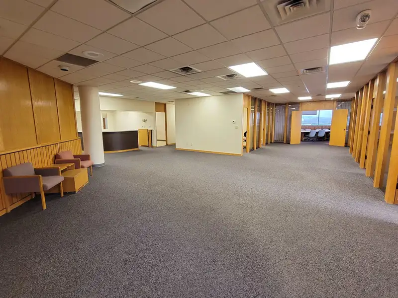 Large Office Building with Panoramic Views in Prime Downtown Location, 40,000 Sqft