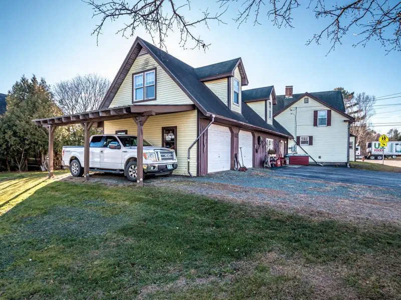 Du Bee Inn: Versatile Bed-and-breakfast with Mountain Views in the Great North Woods
