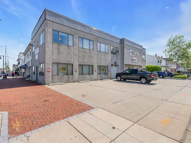 Versatile Commercial Lease in Prime Belmar Location, 5,000 Sq. Ft. Total Available