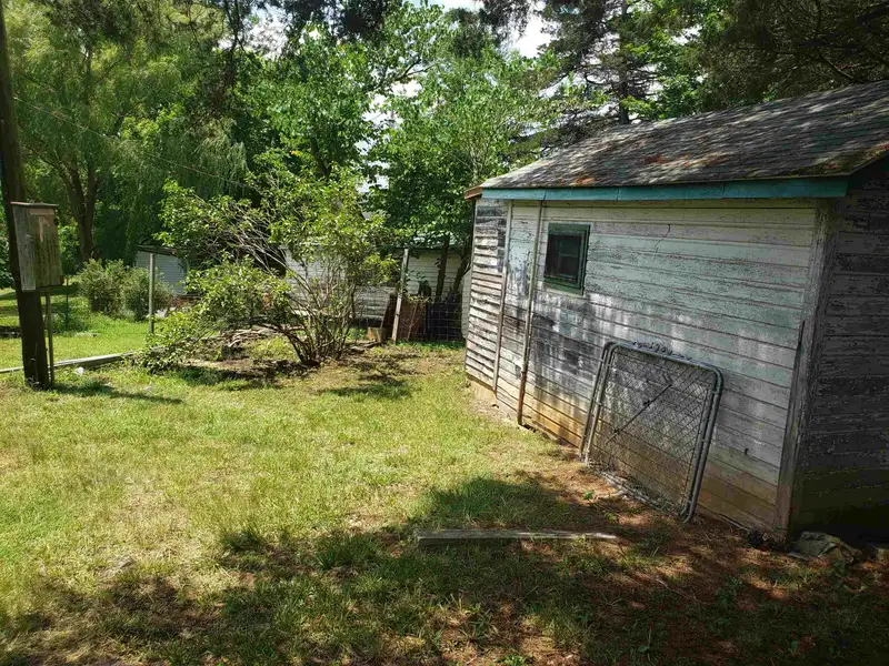 Versatile Retail Gift Shop and Cottages on 7.95 Acres with Mountain Views