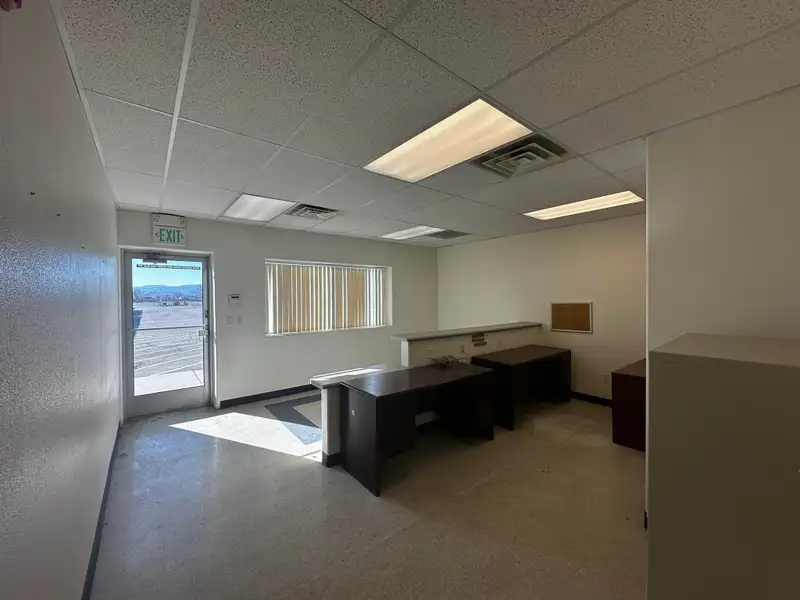 Industrial Complex with Three Buildings on 3.5 Acres Near I-70b