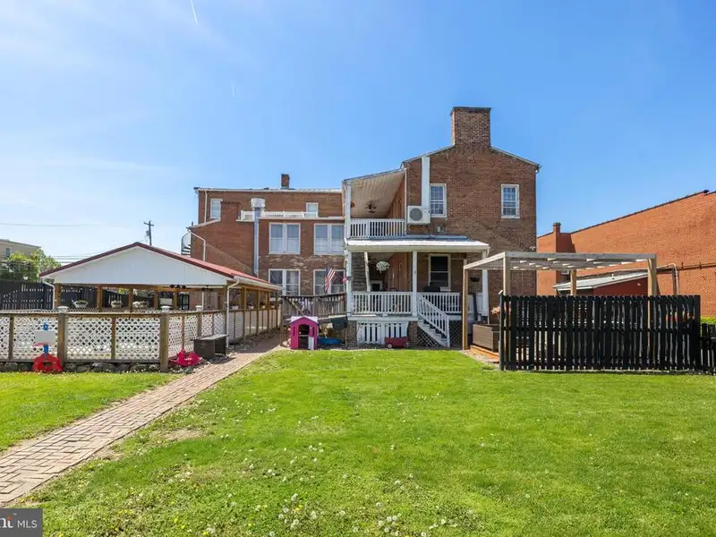 Historic Mcmechan Inn: 13-bedroom Home and Commercial Space in Moorefield, Wv