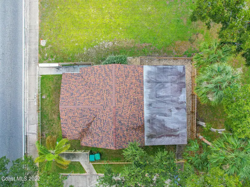 Versatile 1,092 Sq. Ft. Commercial Building Near Cocoa Village with Ample Parking