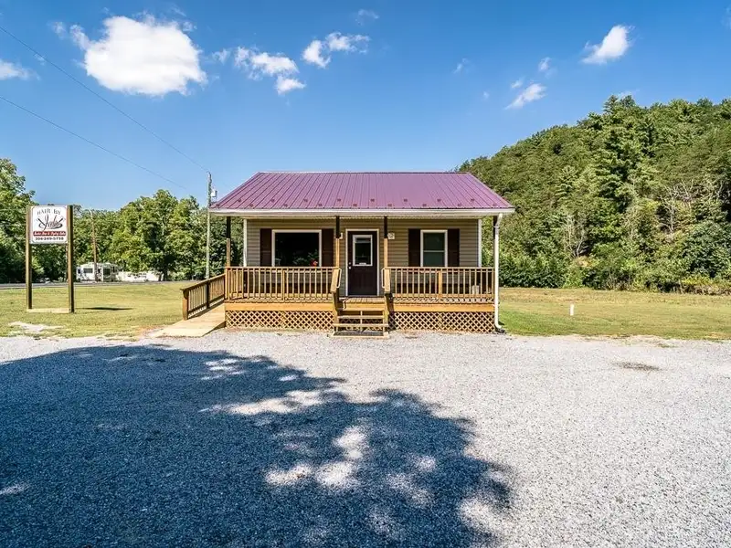 Versatile Commercial Property with Salon, Office Space, and Residential Potential Near Brandywine Lake