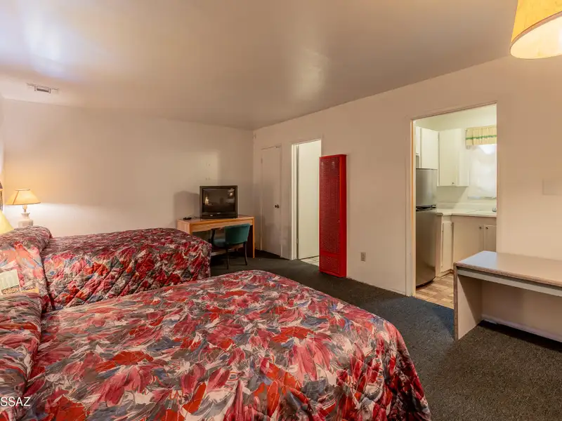 Well-maintained 18-unit Motel Near Tucson Airport with Rv Spaces and Ample Parking
