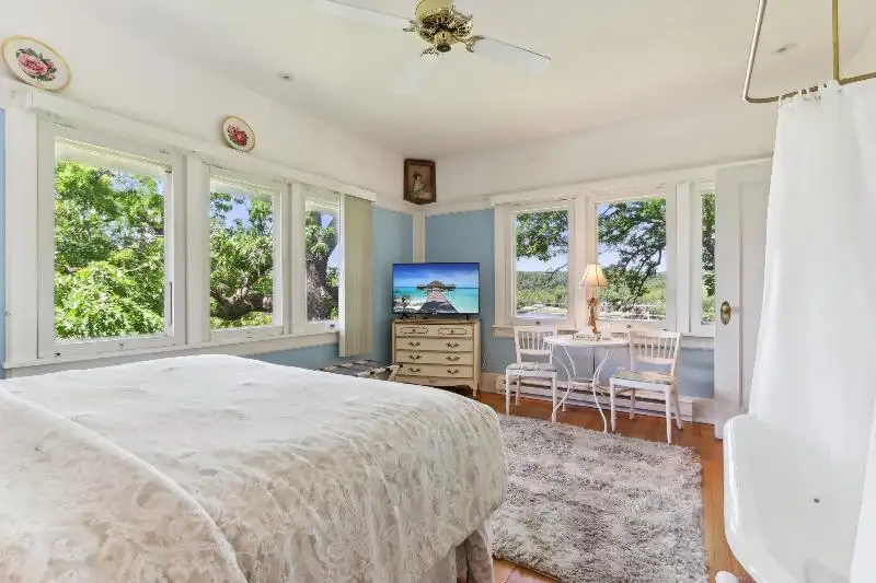 Turnkey B&b and Event Center in Wisconsin Dells with 17 Guest Suites