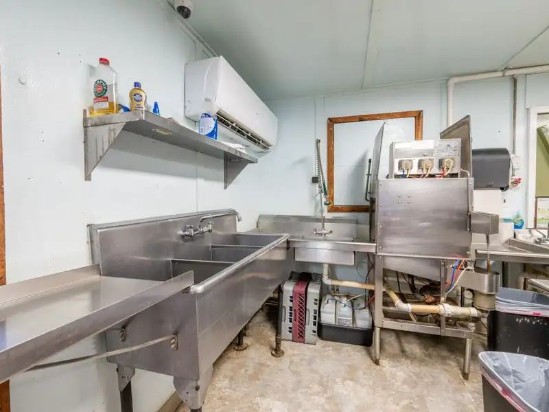 Commercial Restaurant on 3.4 Acres in Parsons, Tn with Highway Frontage and Modern Amenities