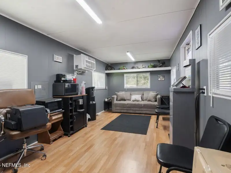 Mixed-use Parcel with Buildings, Ideal for Auto Repair or Sales in Convenient Location