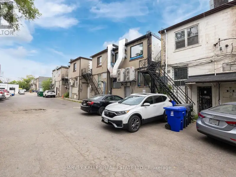 Modern Two Bedroom Suite in Bedford Park with High-end Finishes and Great Amenities