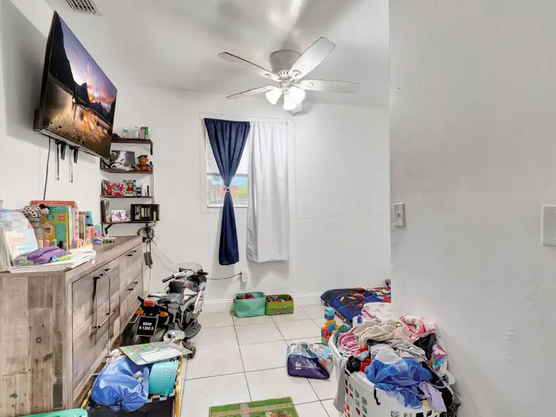 Well-maintained 6-unit Multifamily Property in South Florida with Value-add Potential