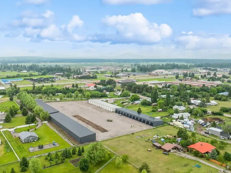 2000 Sf Commercial Shop Space with Mezzanine Near Hwy 2 and Airport