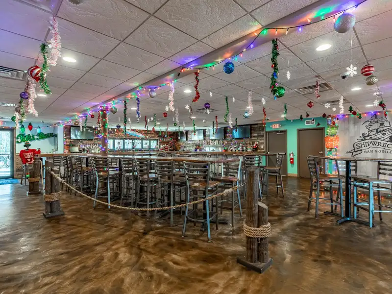 Renovated Commercial Building with Land for Sale in Central Location, Ideal for Restaurant