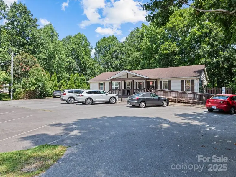 Versatile Commercial/residential Property on Hwy 209 with Ample Parking and Accessibility Features