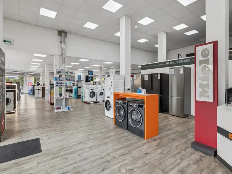 Well-maintained Commercial Building for Sale in High-traffic City Location