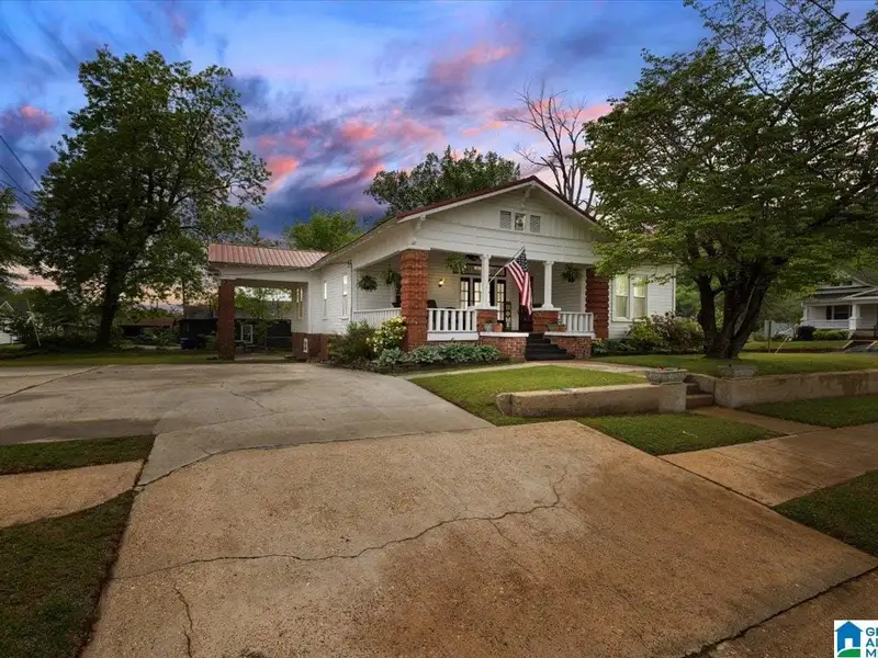Renovated B-3 Zoned Home in High Traffic Area, Ideal for Air B&b or Event Rentals