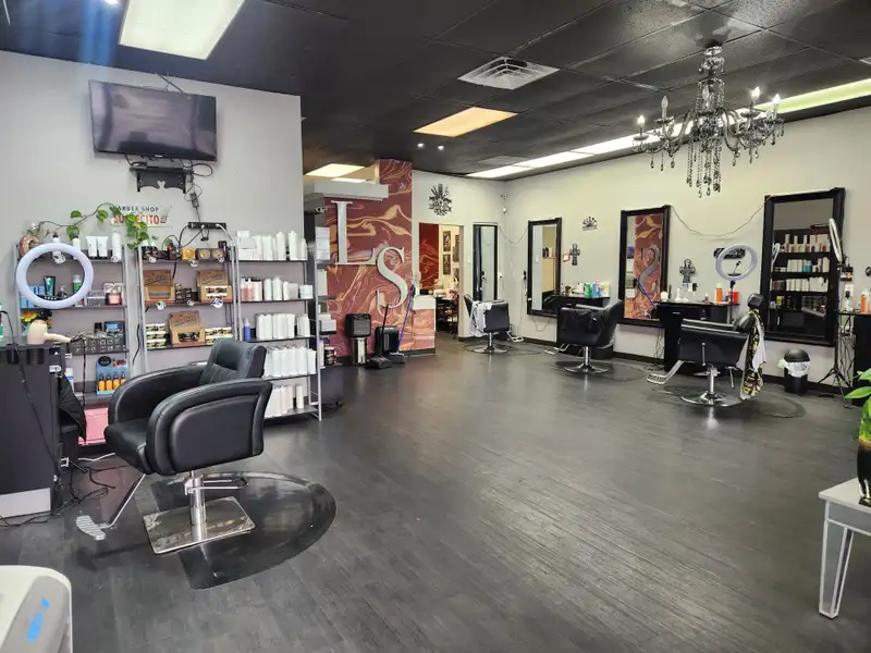 Retail/salon Space in High-traffic Center Near North Ave Walmart