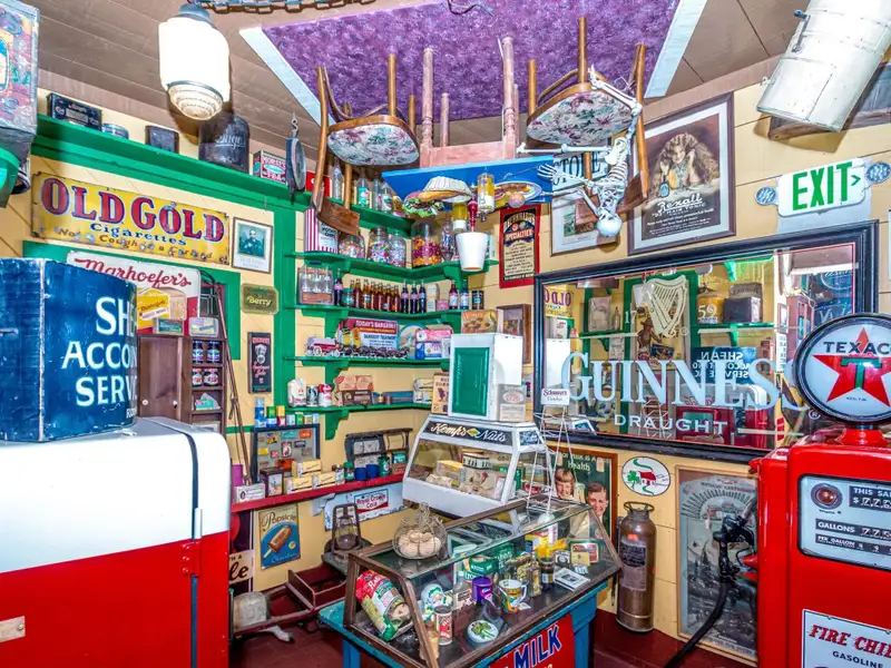 Irish Pub and Restaurant with Mountain Views on 1.64 Acres in North Conway