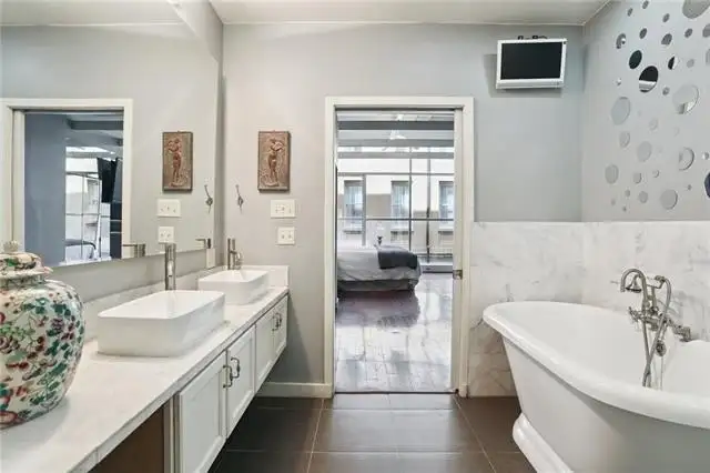 Historic 3-bedroom Residence with Rooftop Terrace in Cbd, Plus 1-bedroom Unit for Rental