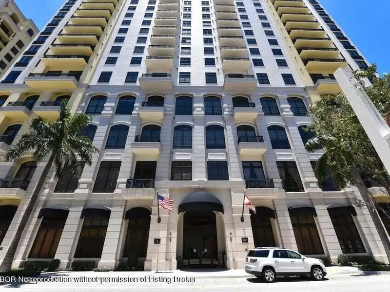 Live/work Condominium in Downtown West Palm Beach with Private Entrance and Parking