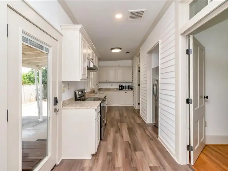 Mixed-use Property in Downtown Mobile with High Ceilings and Fenced Yard