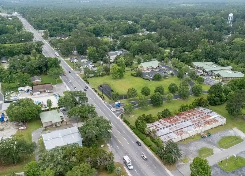 Class C Warehouse with Renovation Potential on 1.82 Acres in Prime Location