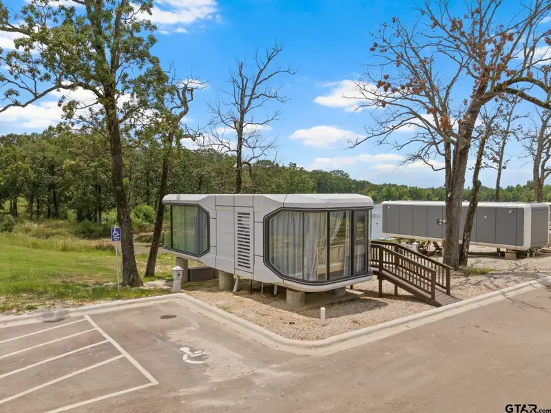 Turnkey Short-term Rental in Twin Lakes Resort, Mount Pleasant - Lakefront Access and Amenities