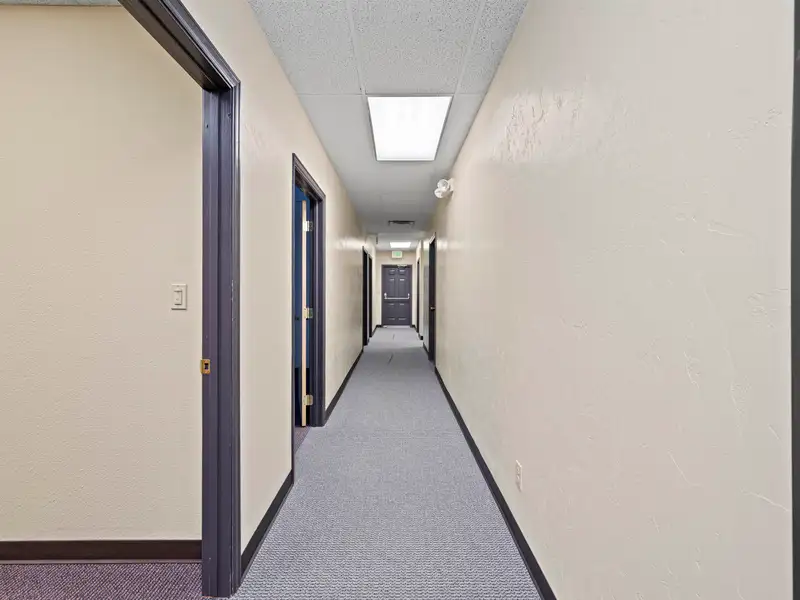 Two-story Commercial Investment Property in Downtown Parachute with 6%+ Cap Rate