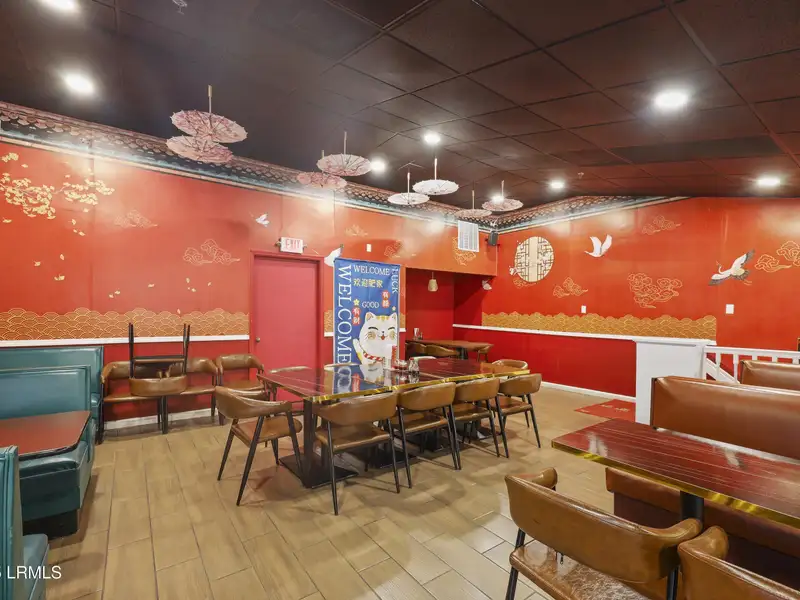 Remodeled Mid-island Restaurant with New Equipment and Outdoor Dining Area