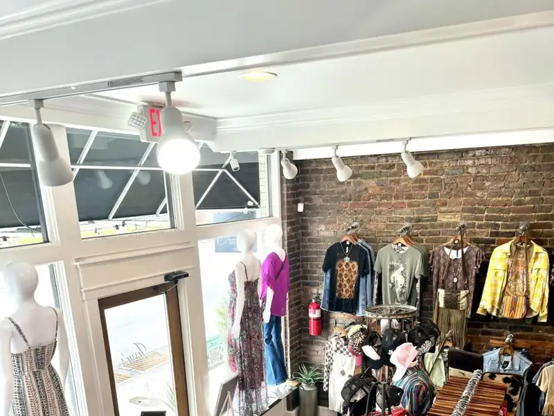 Retail Building for Sale in Downtown Lebanon - Upgraded Space with Office Area