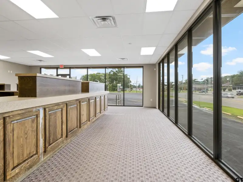 High-traffic Commercial Building in Downtown Pittsburg, Tx - 1,500 Sf