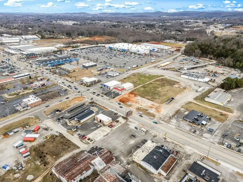 Commercial Building in High Traffic Area Near I-40 Exit 287, 3657 Sq Ft