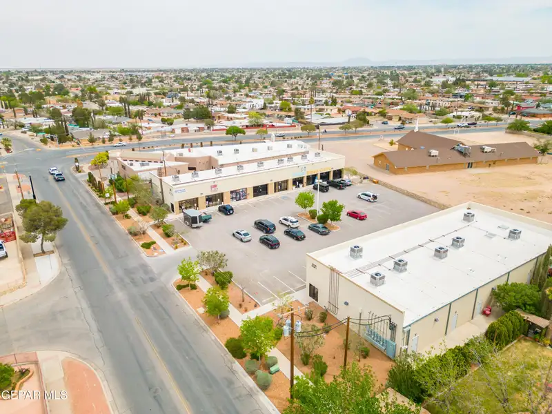 2,750 Sq Ft Office Space for Rent in Established Shopping Center Near Montwood and Yarbrough