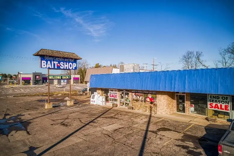 Premier Fishing Retail Store and Bait Shop in Minocqua, Wi on 2.62 Acres