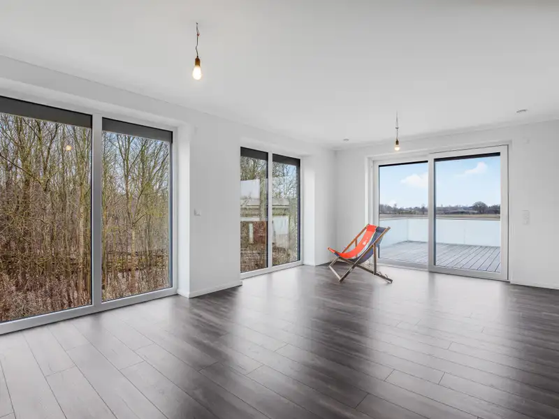 Versatile Self-storage Facility with Modern Office Space in Eckernförde