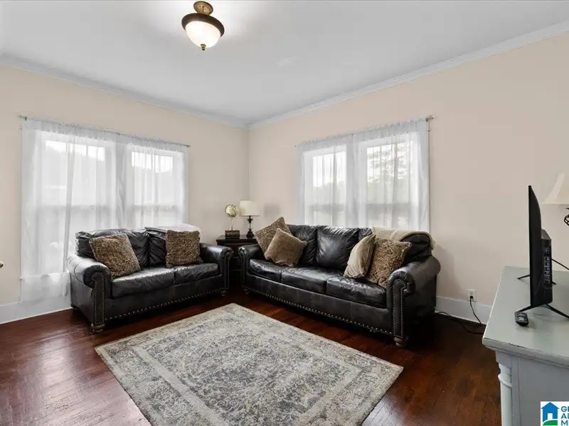 Renovated B-3 Zoned Home in High Traffic Area, Ideal for Air B&b or Event Rentals