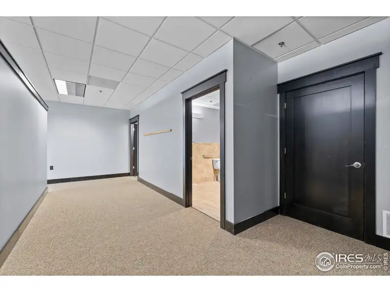 Versatile Office/warehouse in Highland Industrial Park, Windsor - Ideal for Various Business Uses