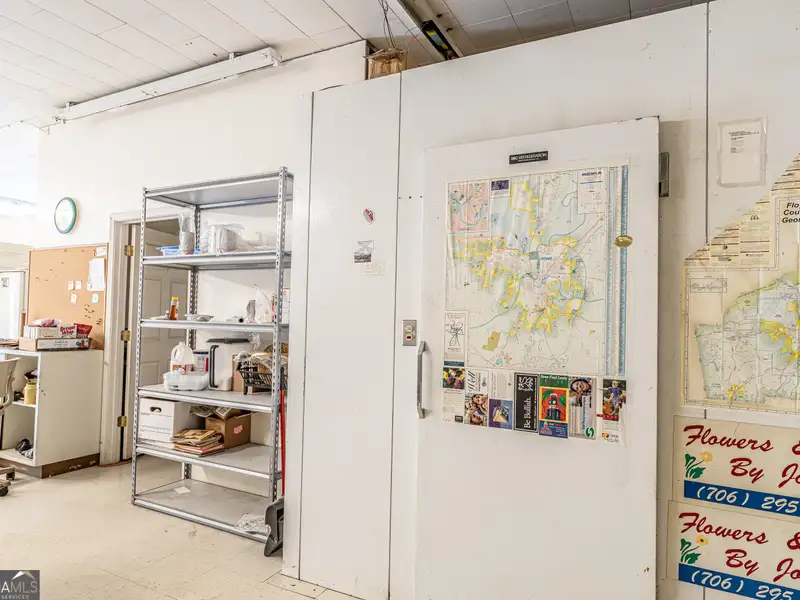 Versatile 4,200+ Sq. Ft. Commercial Building on Busy Highway with Storage and Office Space