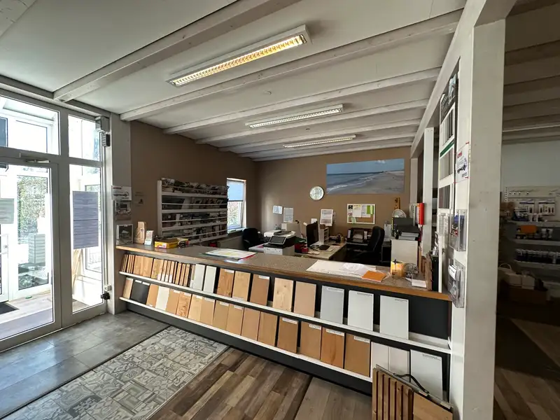 Commercial Ensemble with Multiple Halls and Parking in Leege Industrial Estate, Herzberger Strasse