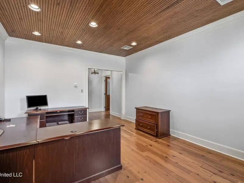 Versatile Office Space with Conference Room and Kitchen in Downtown Tunica